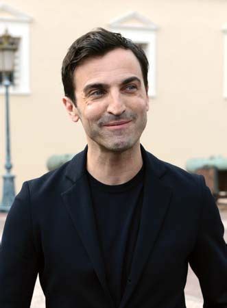 Nicolas ghesquiere pronunciation in French .